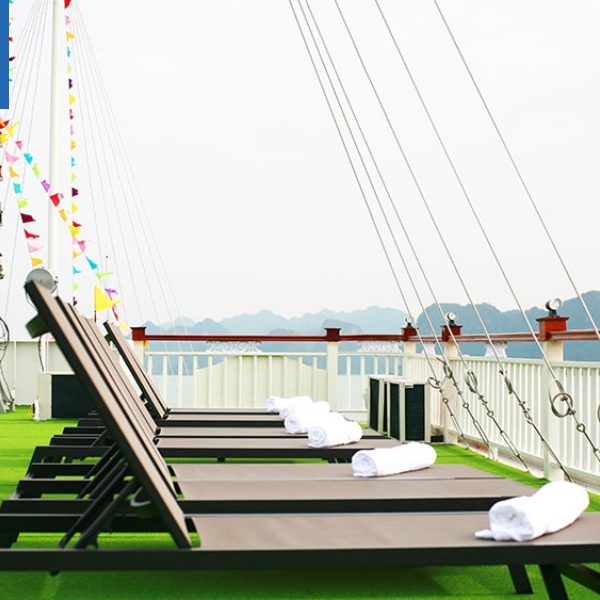 Sundeck rộng rãi du thuyền Calypso Cruises