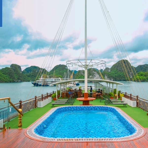 Bể bơi trên du thuyền Calypso Cruises