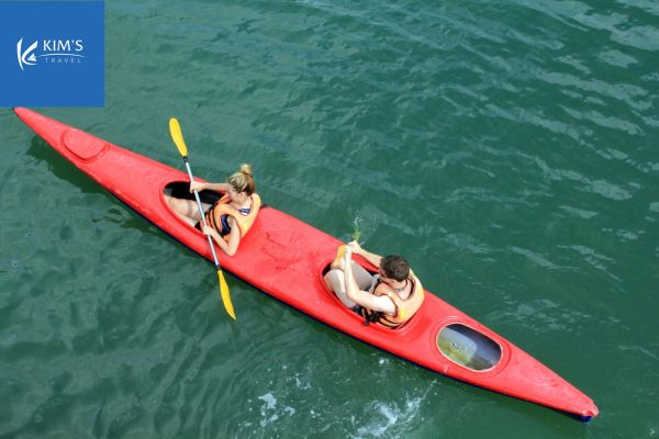 Chèo thuyền Kayak của du thuyền Golden Lotus Cruises