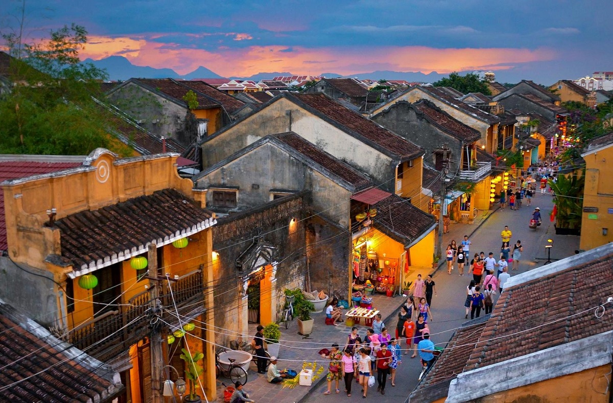 Phố cổ Hạ Long mang phong cách kiến trúc Việt