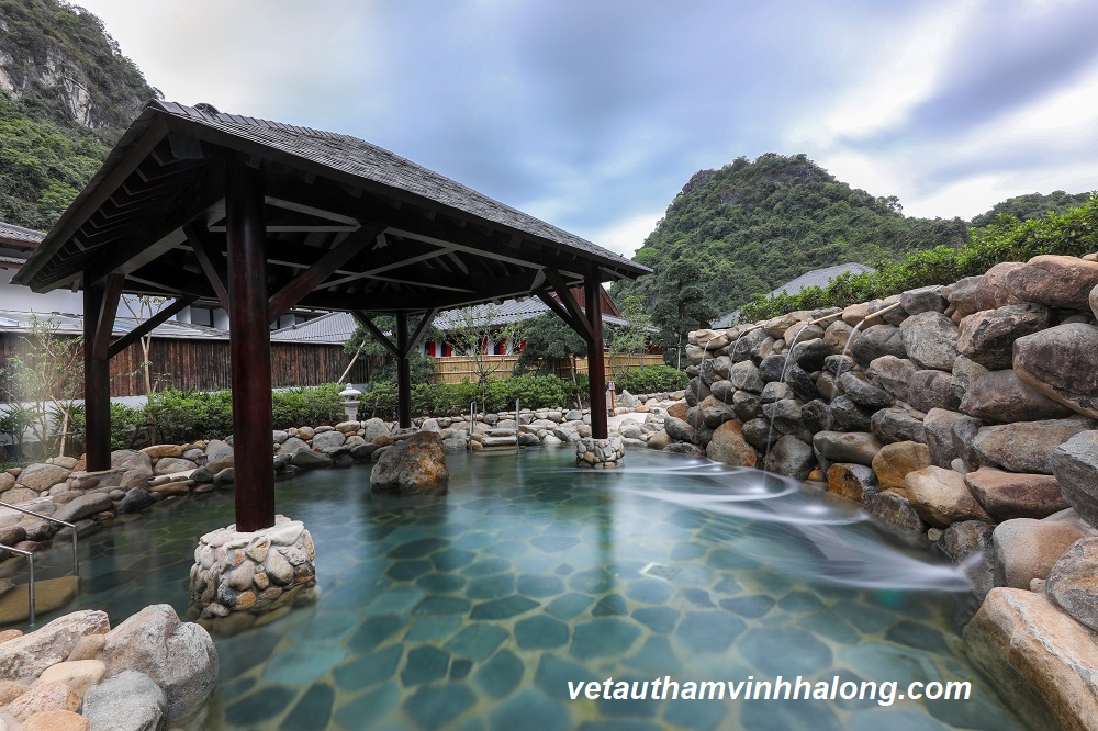 Tắm khoáng nóng tại khu Public Onsen