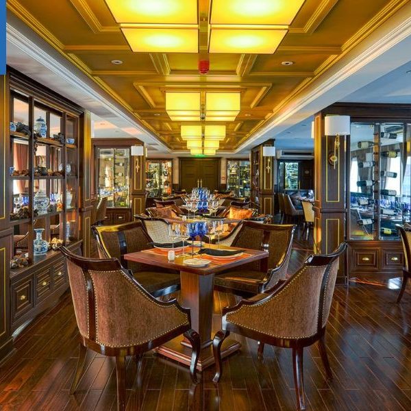 Paradise Elegance có hệ thống quán bar, nhà hàng sang trọng