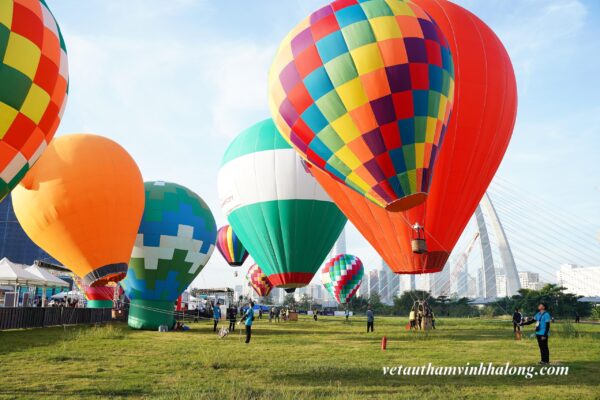 Các loại và bảng giá về dịch vụ bay khinh khí cầu Hạ Long