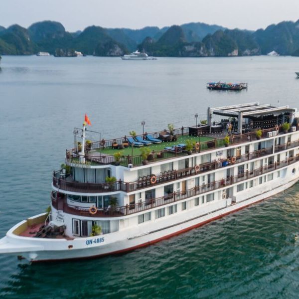 Đặt tour du thuyền Amanda Cruise 5 sao thăm vịnh Hạ Long