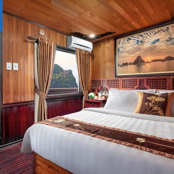 Hạng phòng Deluxe Balcony du thuyền Cozy Bay Cruises