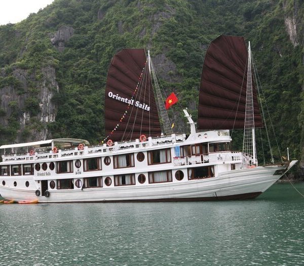 Dat Tour Du Thuyen Oriental Sails Tham Vinh Ha Long