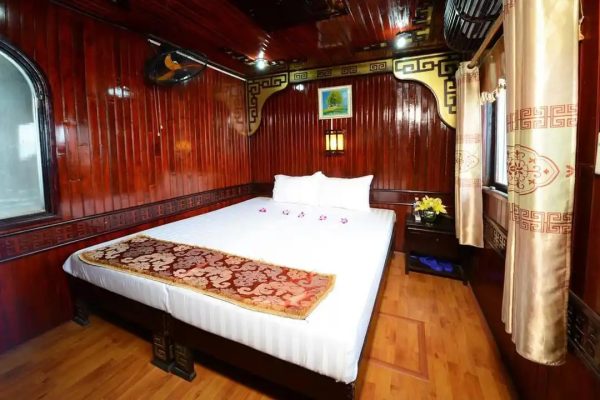 Phòng-Deluxe -Triple-Room-của-du-thuyền-Imperial-Legend-Cruises-