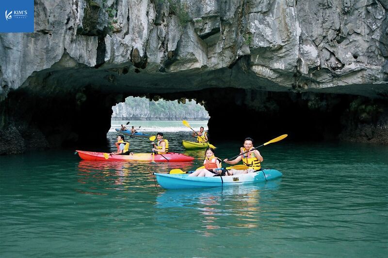 Trải nghiệm khám phá Hang Luồn bằng thuyền kayak