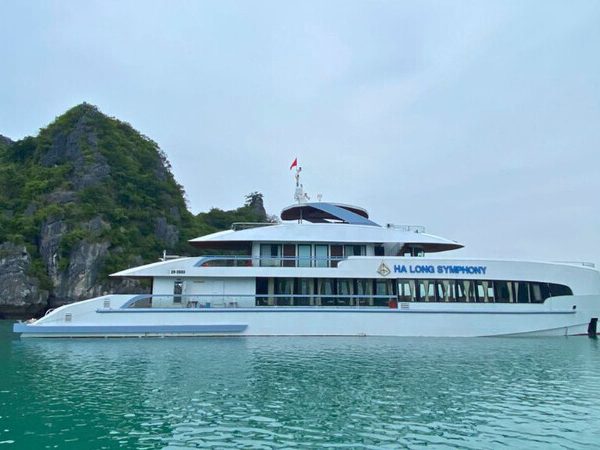 Thưởng ngoạn Hạ Long trên du thuyền Symphony Cruise cao cấp