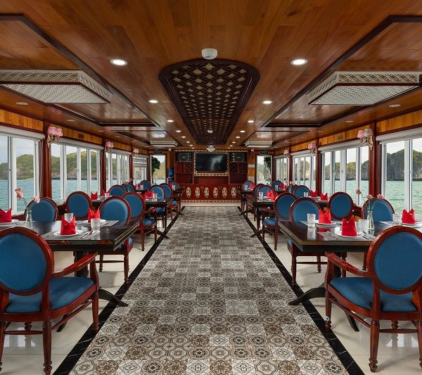 Du thuyền Lisa Cruise HaLong restaurant 7