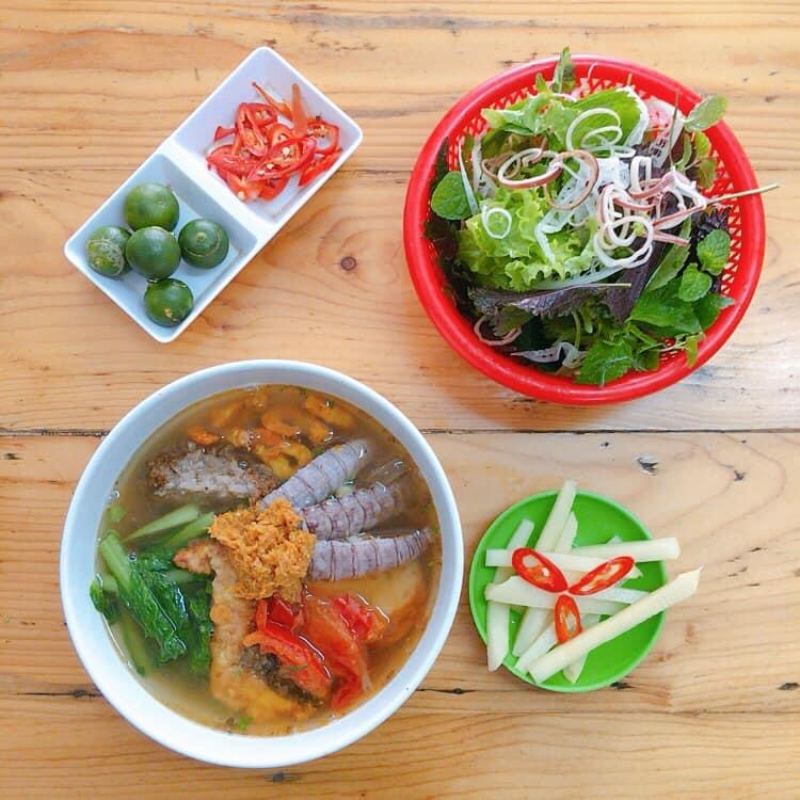 Bún hải sản bà Châm