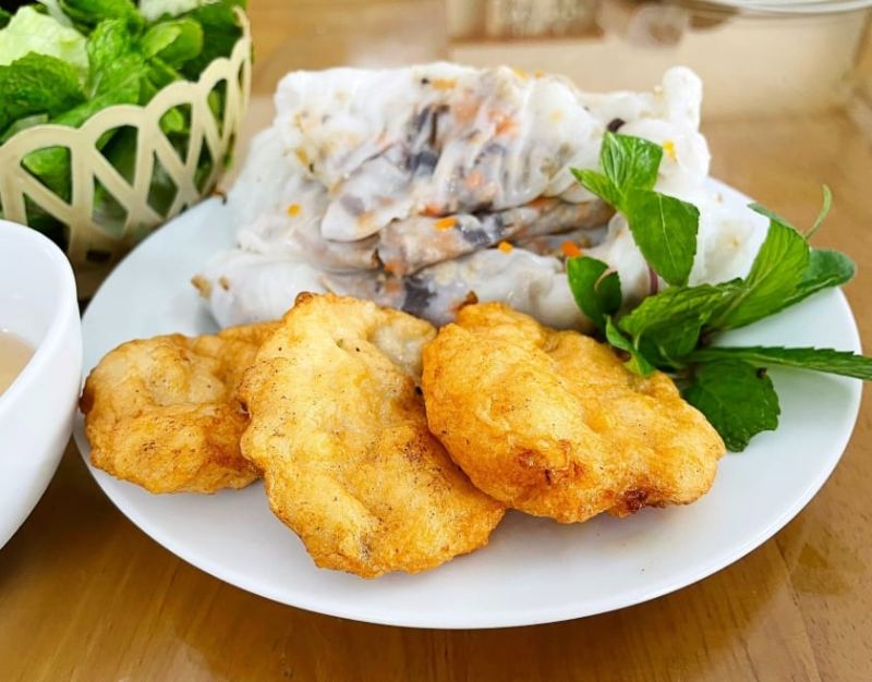 Bánh cuốn chả mực bà Ngân