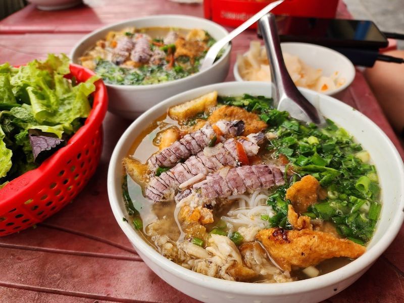 Bún hải sản bà Châm