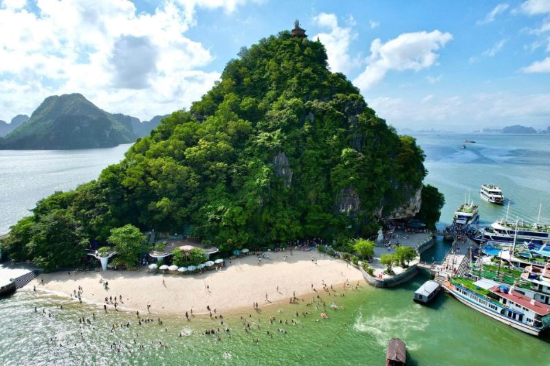 Tour du thuyền Hạ Long xe đón Hải Dương