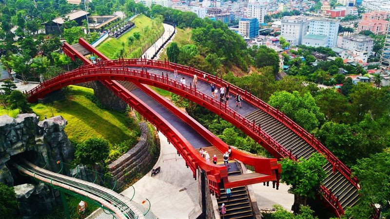 Tour du thuyền Hạ Long xe đón Hải Dương