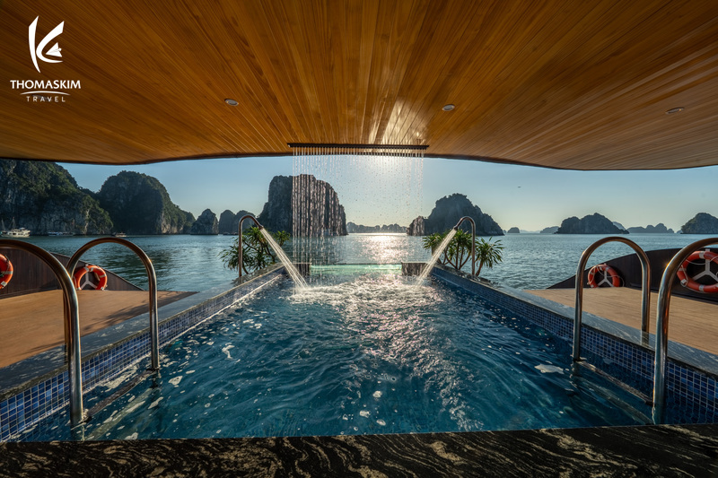 Đặt Tour Du Thuyền Cycad Cruise Tham Quan Vịnh Hạ Long 7 Hồ bơi ngoài trời nước trong xanh vắt