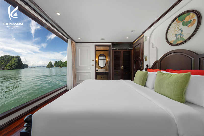 Đặt Tour Du Thuyền Cycad Cruise Tham Quan Vịnh Hạ Long 12 Phòng Deluxe Seaview sở hữu cửa sổ lớn hướng biển