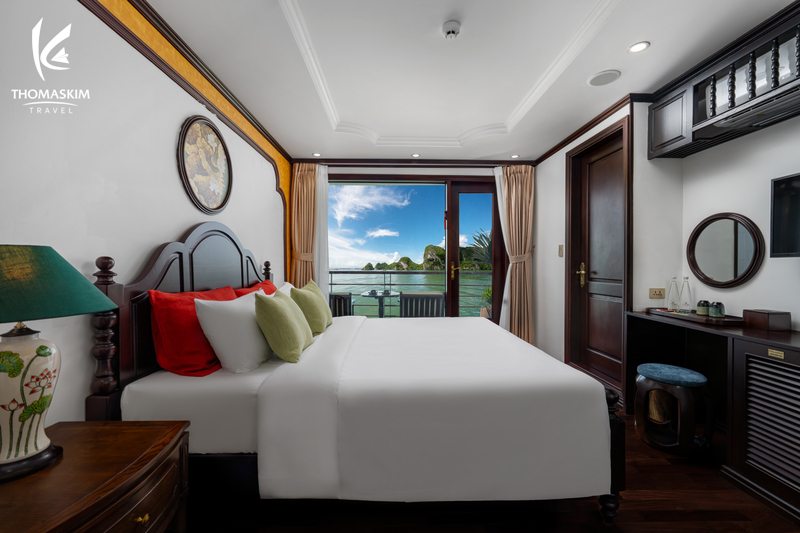 Đặt Tour Du Thuyền Cycad Cruise Tham Quan Vịnh Hạ Long 14 Phòng Balcony Executive nằm ở tầng 2 nên sở hữu tầm nhìn rộng hơn ra vịnh